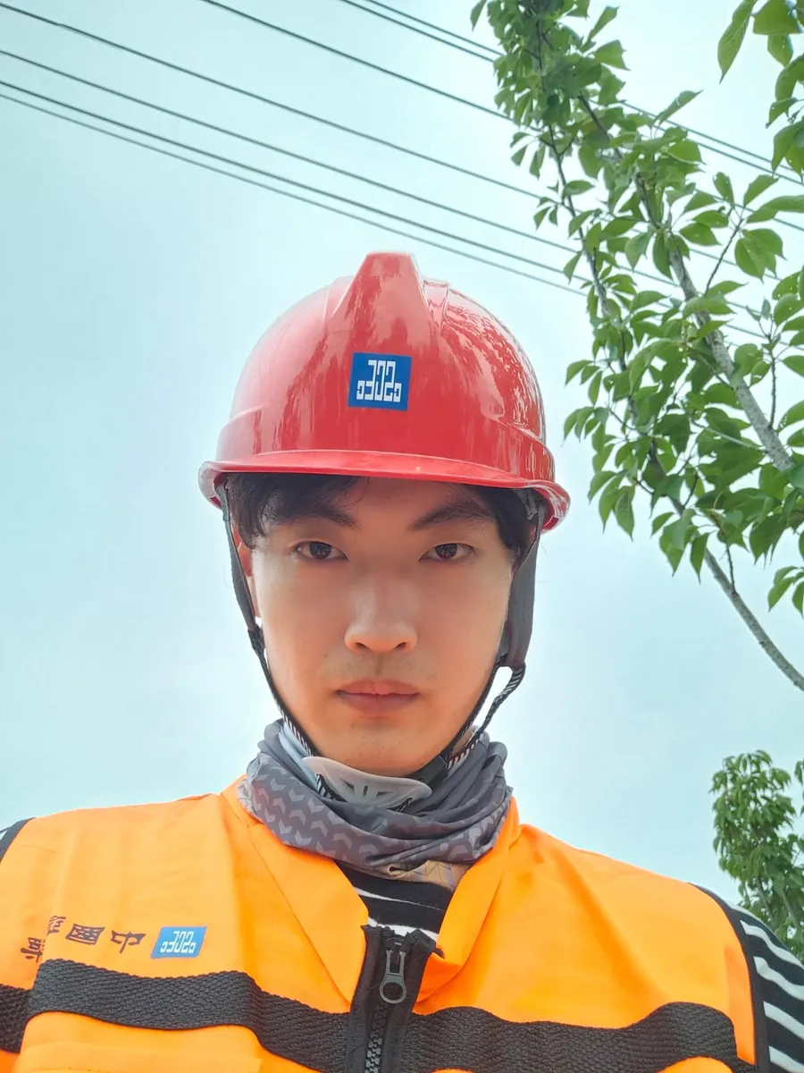 Selfie in a hard hat on a construction site