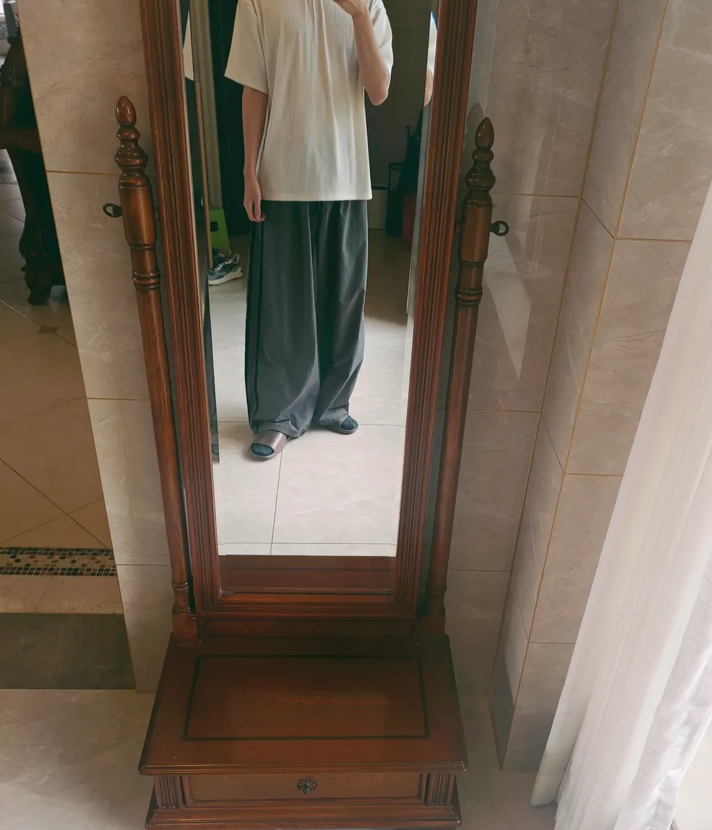 Mirror outfit shot